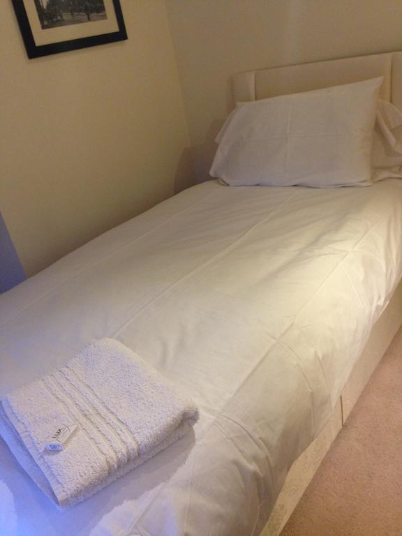 Lower Turks Head Hotel Manchester Room photo