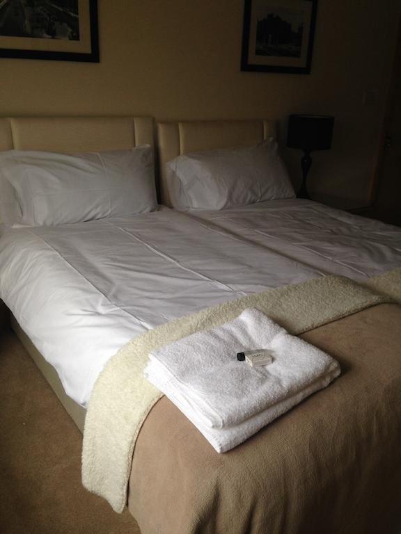 Lower Turks Head Hotel Manchester Room photo