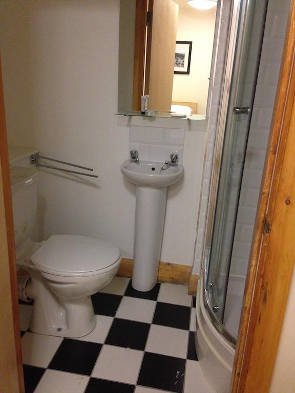 Lower Turks Head Hotel Manchester Room photo