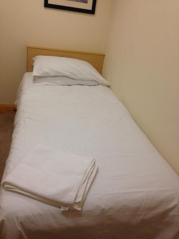 Lower Turks Head Hotel Manchester Room photo