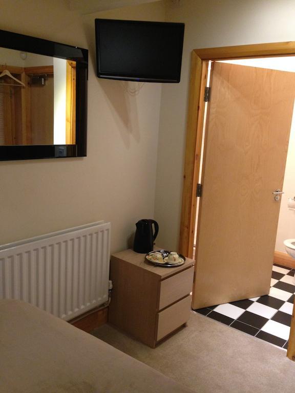 Lower Turks Head Hotel Manchester Room photo